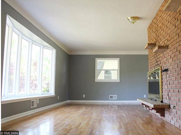 3rd image of 41 Sandralee Dr W