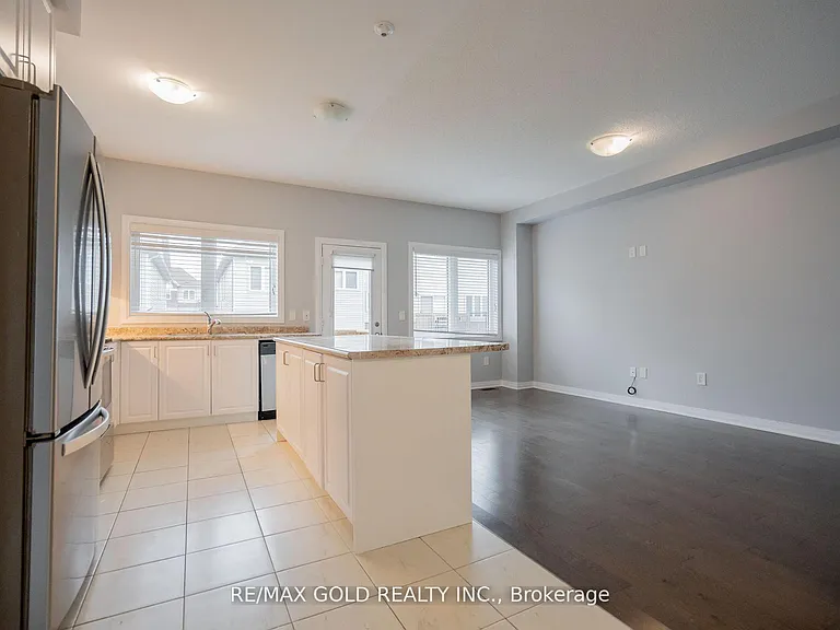 4064 Maitland St — Photo 6