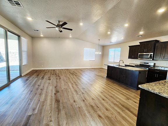 High ceiling, open plan living and kitchen area