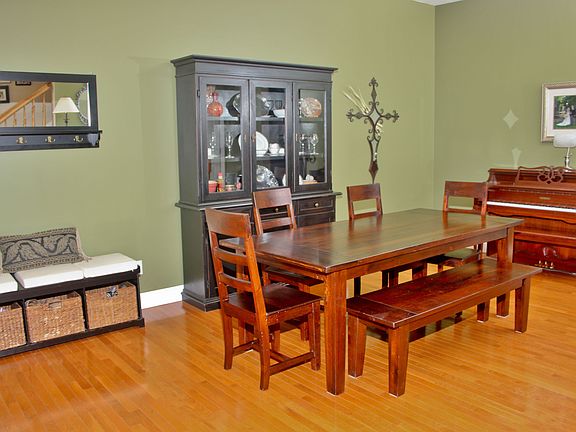 3rd image of 3135 Garden Hill Ln