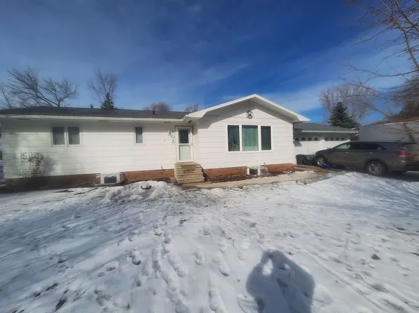 105 17th St NE, Devils Lake, ND 58301