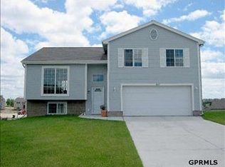 16851 Saratoga Cir, Omaha, NE 68116