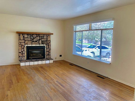 2nd image of 1025 Cypress Dr