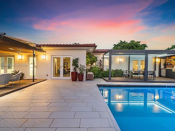 4th image of 12944 Banyan Rd