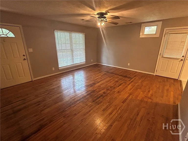 1020 Tuxedo Ln — Photo 6
