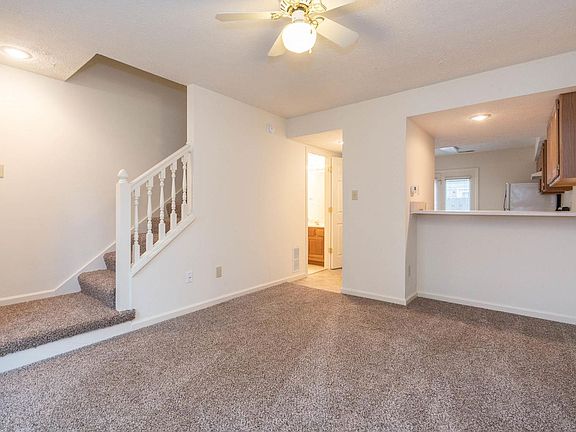3rd image of 704 E Sherwood Hills Dr