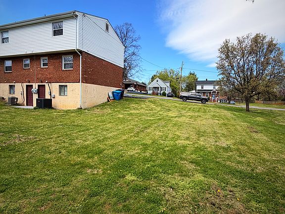 2nd image of 137 Princeton Cir NE #1