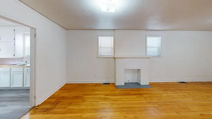 1 bed, 1.0 bath, $925 — Photo 2