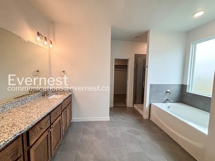 870 Freedom Cir — Photo 8