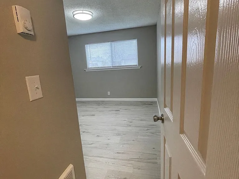 Heatherstone Apartments — Photo 16