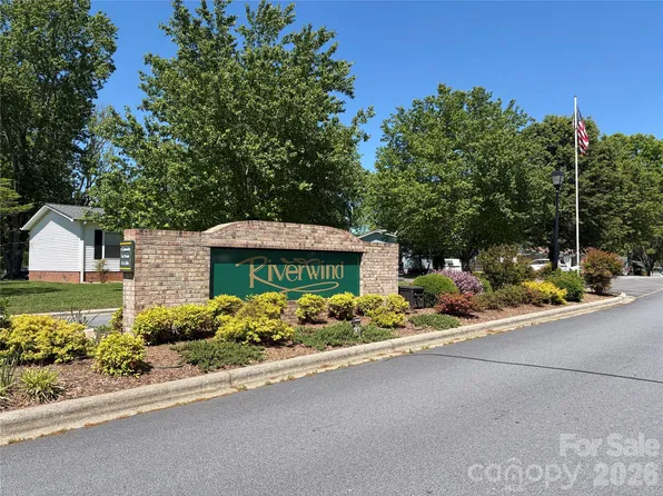 261 White Ash Cir, Hendersonville, NC 28739