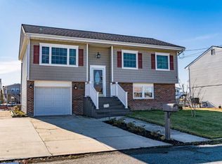 21 W Delaware Dr, Little Egg Harbor, NJ 08087