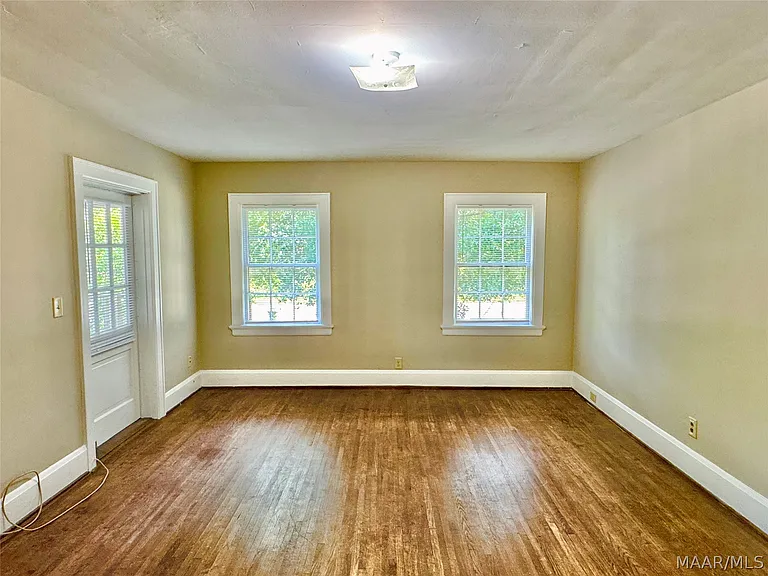 440 E Fairview Ave — Photo 10