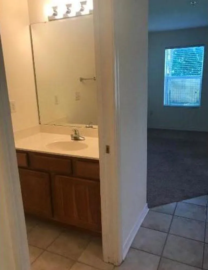 2 bed, 2.5 bath, 1260 sqft, $1,800 — Photo 3
