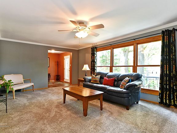 3rd image of 14625 Highland Ave