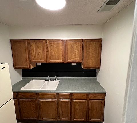 5th image of 1611 W Maryland St #3