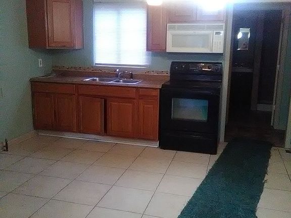 3rd image of 2412 Amber St