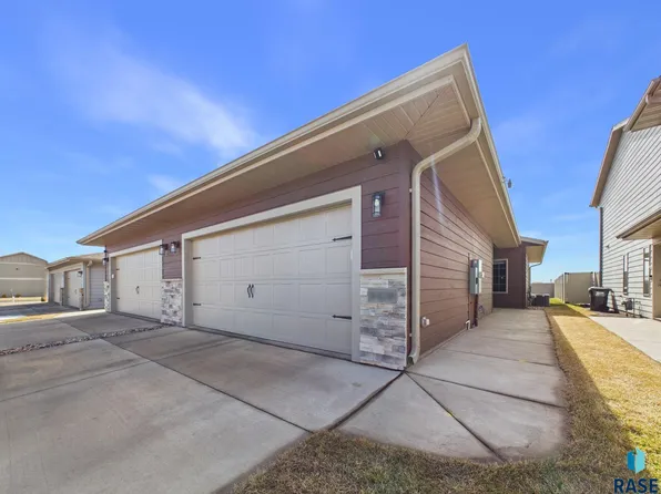 9409 W Dolores Dr, Sioux Falls, SD 57106