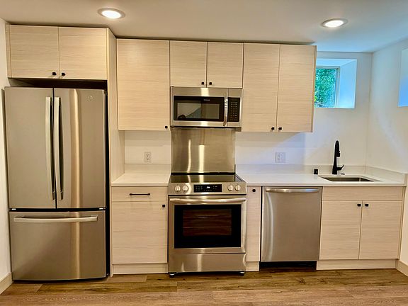 3rd image of 2028 S Lane St #B