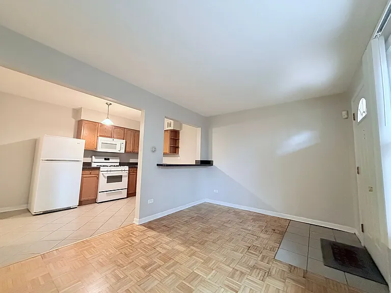 4159 W Oakdale Ave #1C — Photo 2