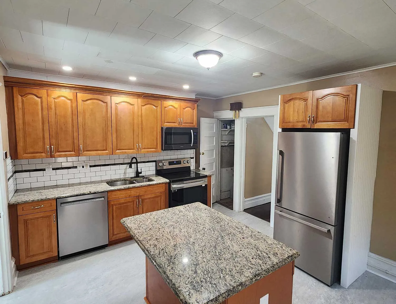 4 bed, 1.5 bath, 1408 sqft, $2,249 — Photo 1