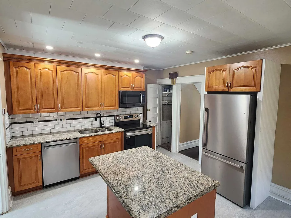 48 E 2nd St #1
