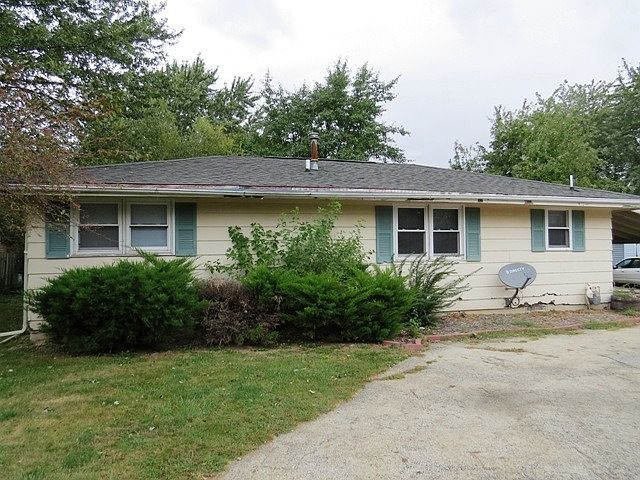 1st image of 1215 Peacock Ln