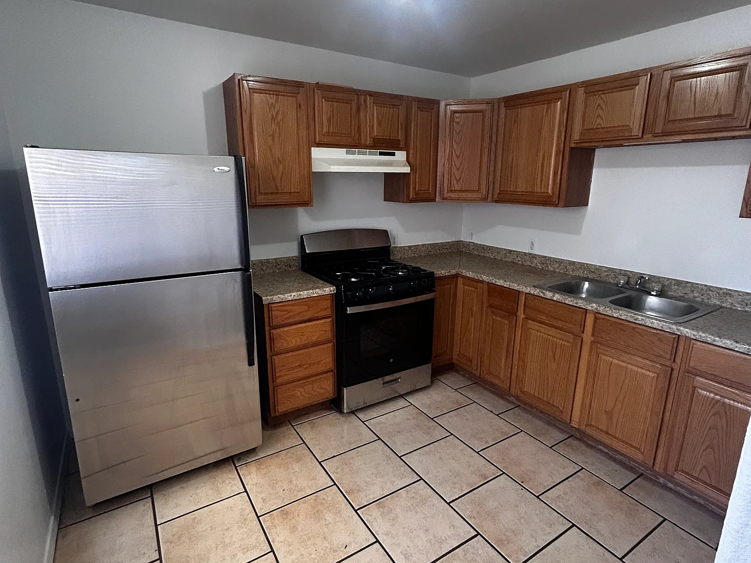 2 bed, 750 sqft, $1,200 — Photo 3