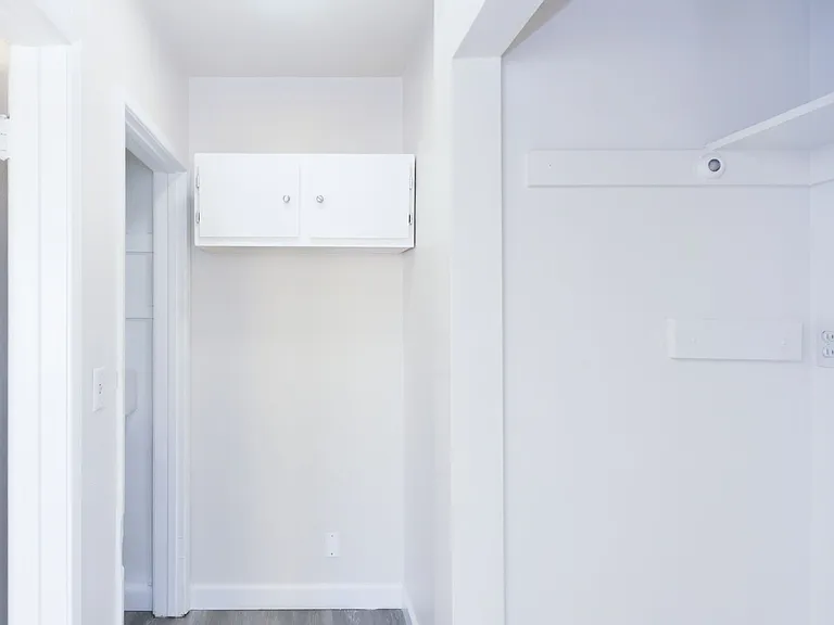 Berendo Street Apartments — Photo 9