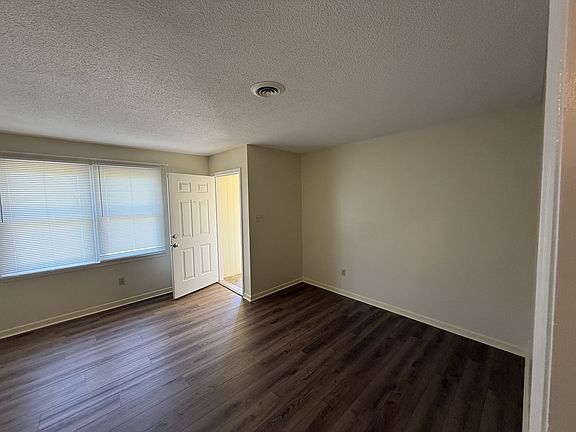 3rd image of 140 Sherman Dr