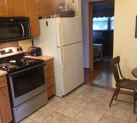 2nd image of 946 French St