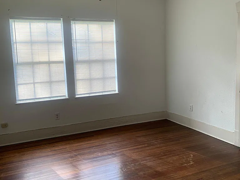 27222 Austin — Photo 11