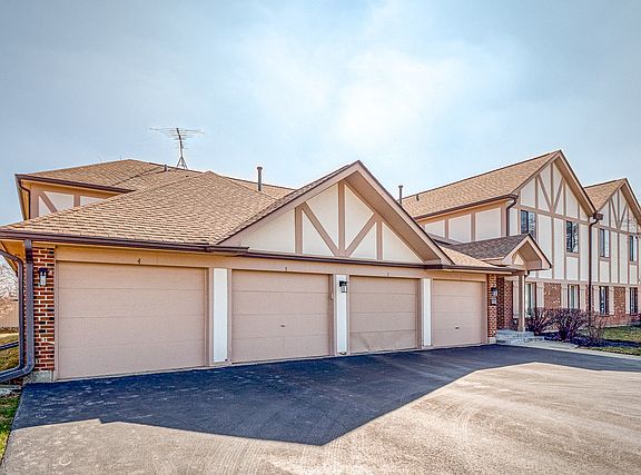 2nd image of 936 Surrey Dr APT 2B