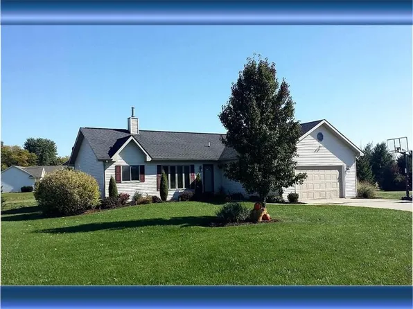 N7816 Maple Ridge Rd, Oconomowoc, WI 53066