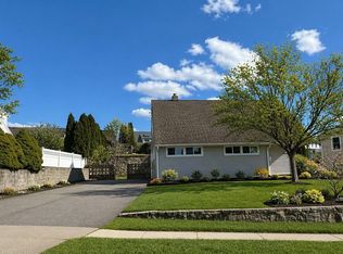 102 Mountaindale Rd, Yonkers, NY 10710