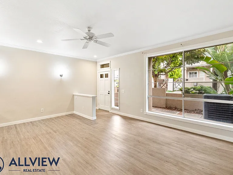 33 Silverwind — Photo 3