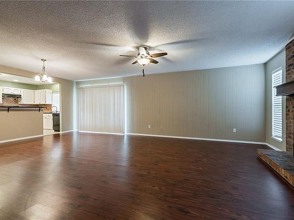 4th image of 2308 Benbrook Dr