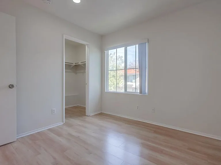 11655-8 Compass Point Dr N — Photo 36