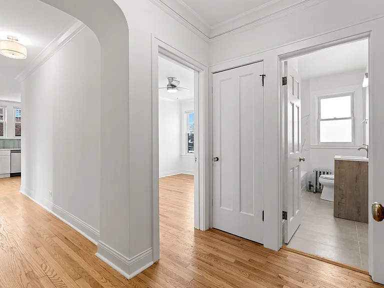 5408 W George St #2 — Photo 8