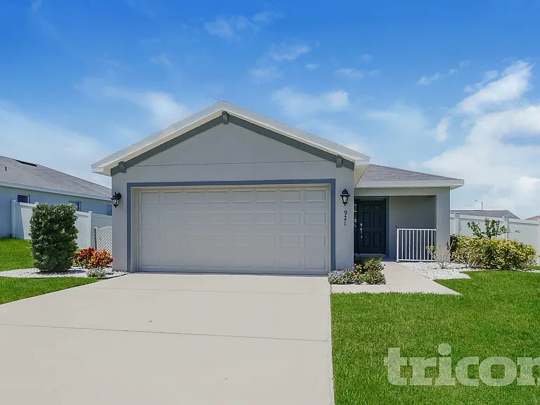 921 Kingfisher Dr — Photo 1