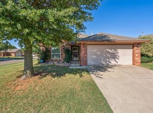521 Apache Gate Dr, Yukon, OK 73099