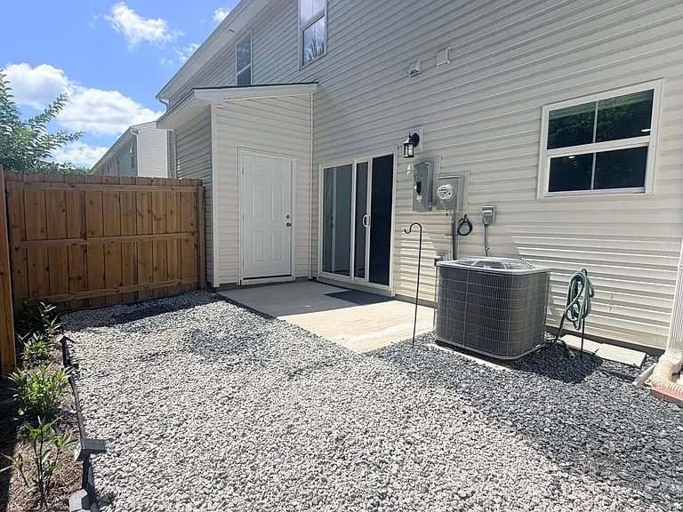 9060 Laurel Bay Ln — Photo 16