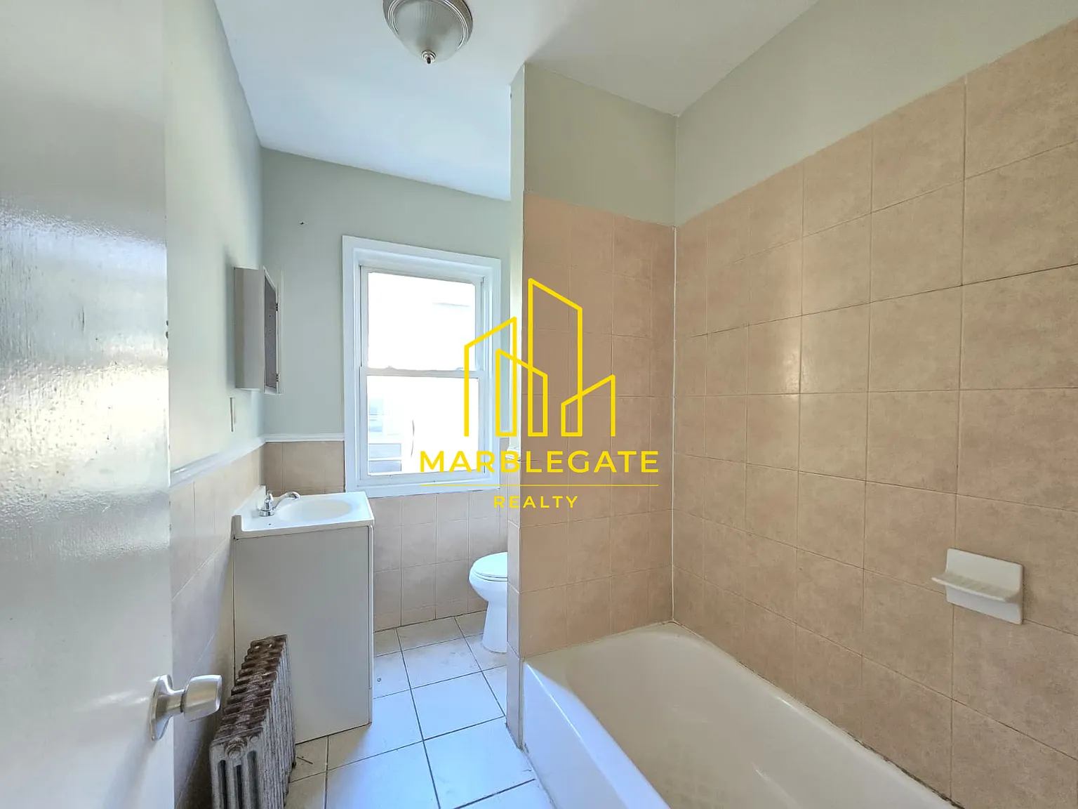 3 bed, 1050 sqft, $1,995 — Photo 3