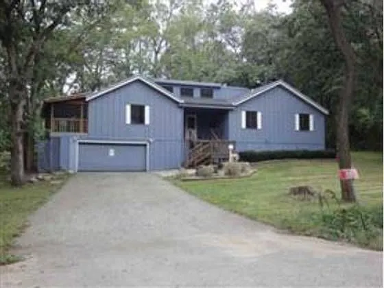 4101 N Woodhue Dr photo 1