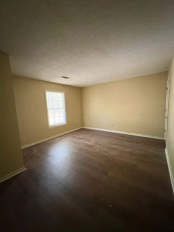 213 Sylvan Road - B — Photo 2