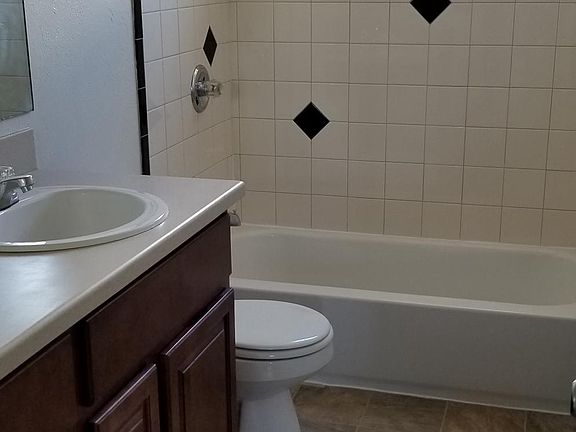 Bathroom (upstairs)
