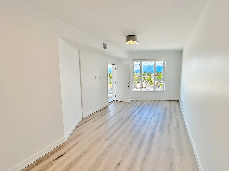 3068 Kingsway — Photo 21
