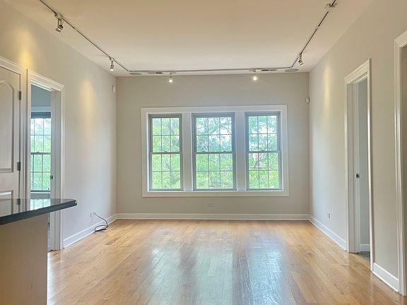4th image of 837 E 52nd St #3N