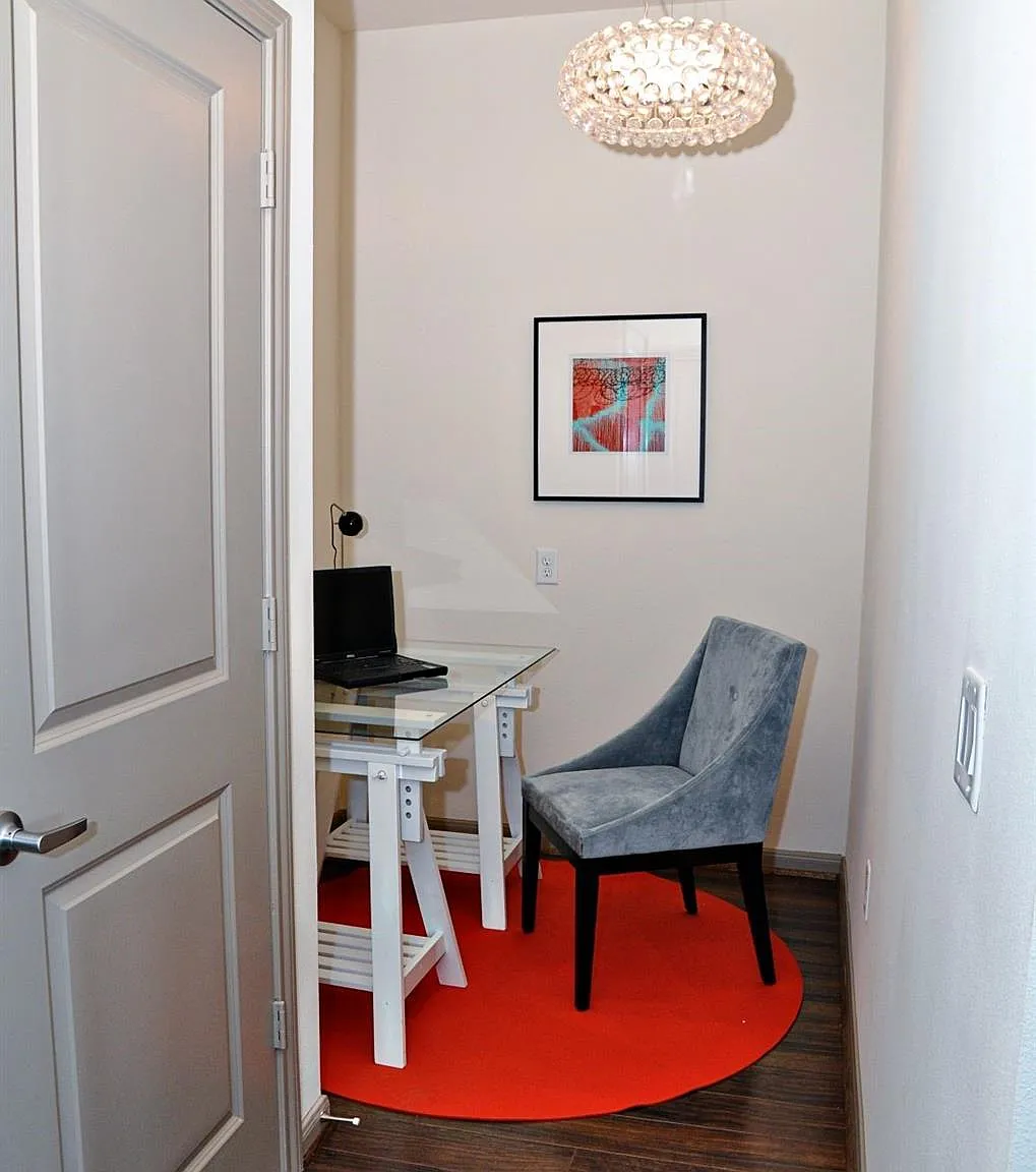 1 bed, 1.0 bath, 810 sqft, $1,521 — Photo 3