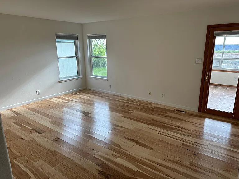 427 Edwards Dr — Photo 8